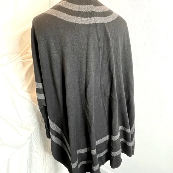 WHBM Ruana - Picture 4 of 7